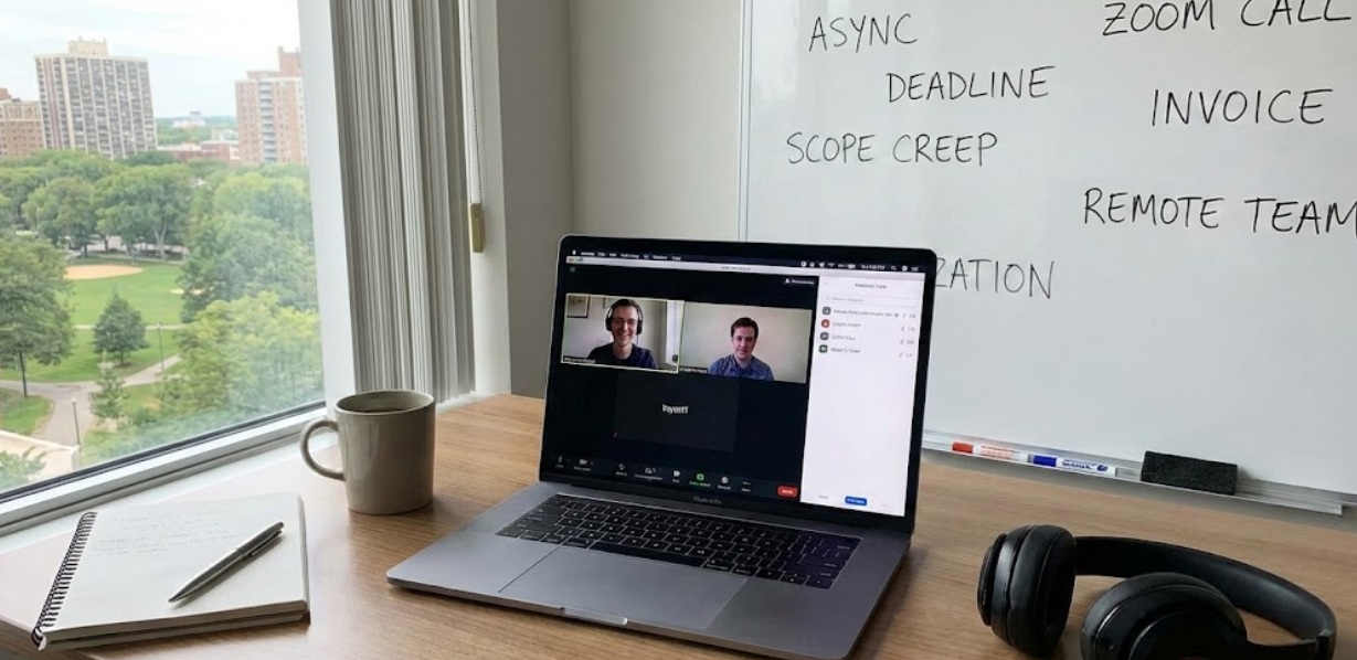 المصطلحات والتعابير الإنجليزية الأساسية للعمل عن بُعد والعمل الحر